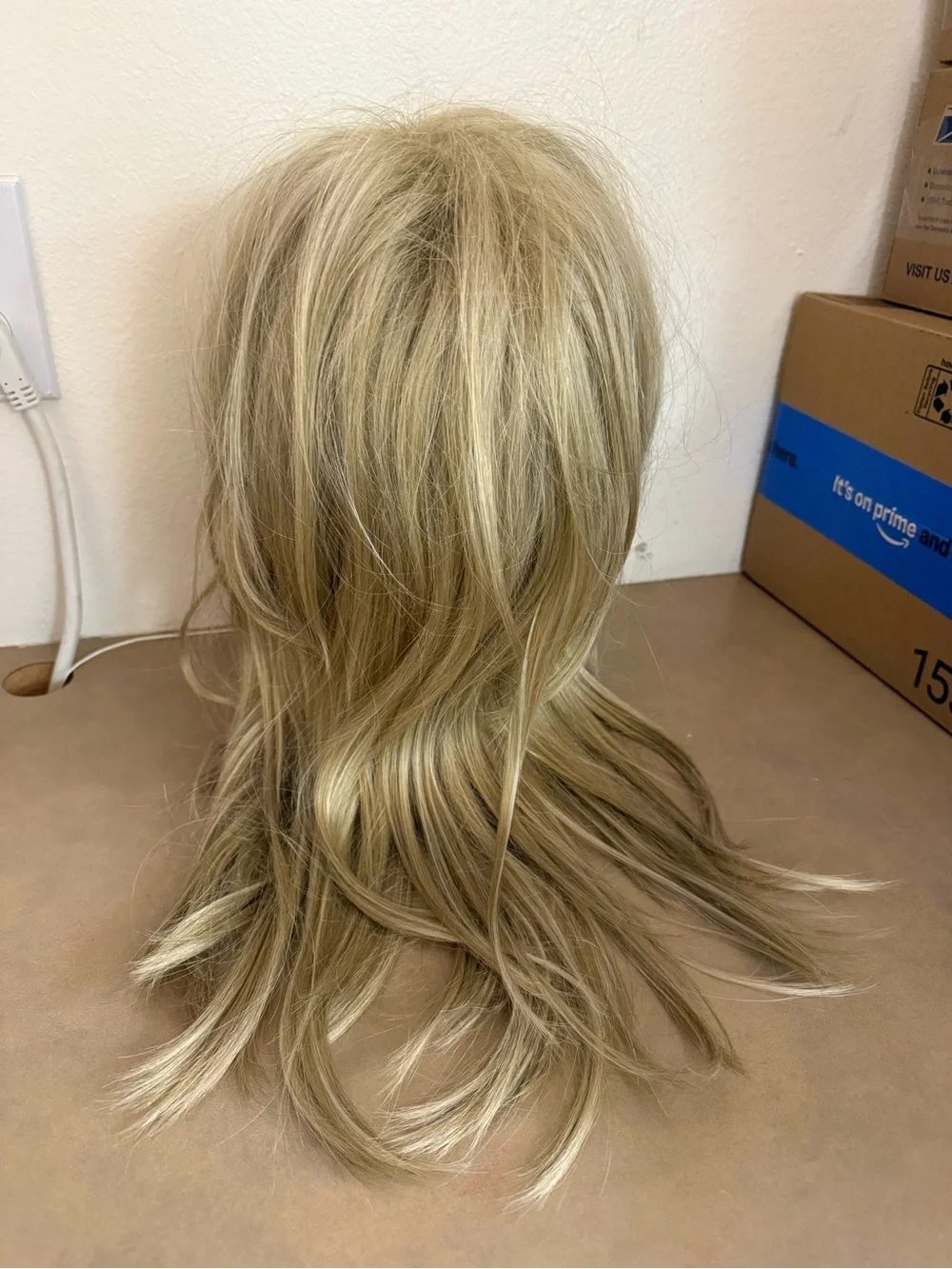 Natural Blonde Layered Women's Wig with Soft Bangs
